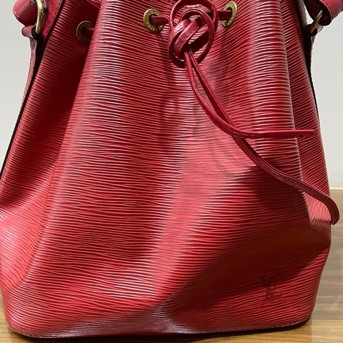 正品LV EPI水波紋水桶包