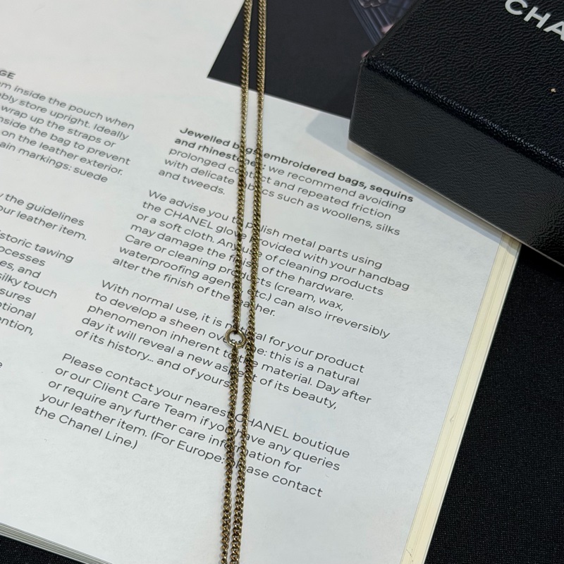 CHANEL白色菱格紋大雙C淡金項練-4