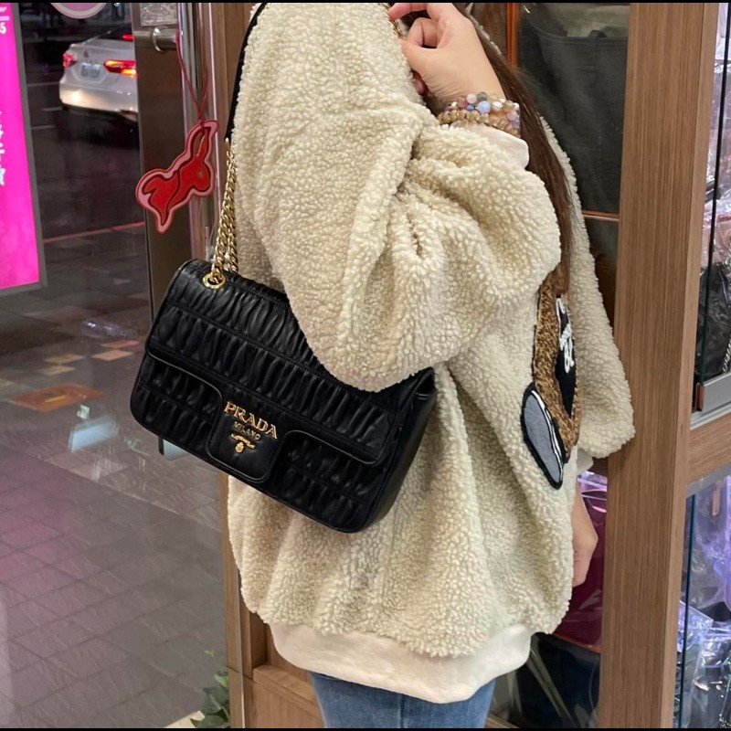 PRADA 普拉達 黑色 羊皮 Gaufre 肩背包 1BD235-3