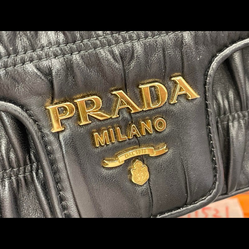 PRADA 普拉達 黑色 羊皮 Gaufre 肩背包 1BD235-6