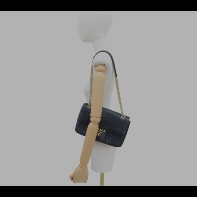 PRADA 普拉達 黑色 羊皮 Gaufre 肩背包 1BD235-8