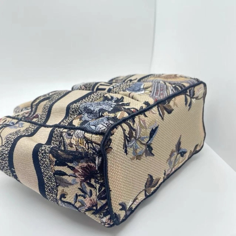 Dior 冬日花園 刺繡 book tote 手提包👜-2