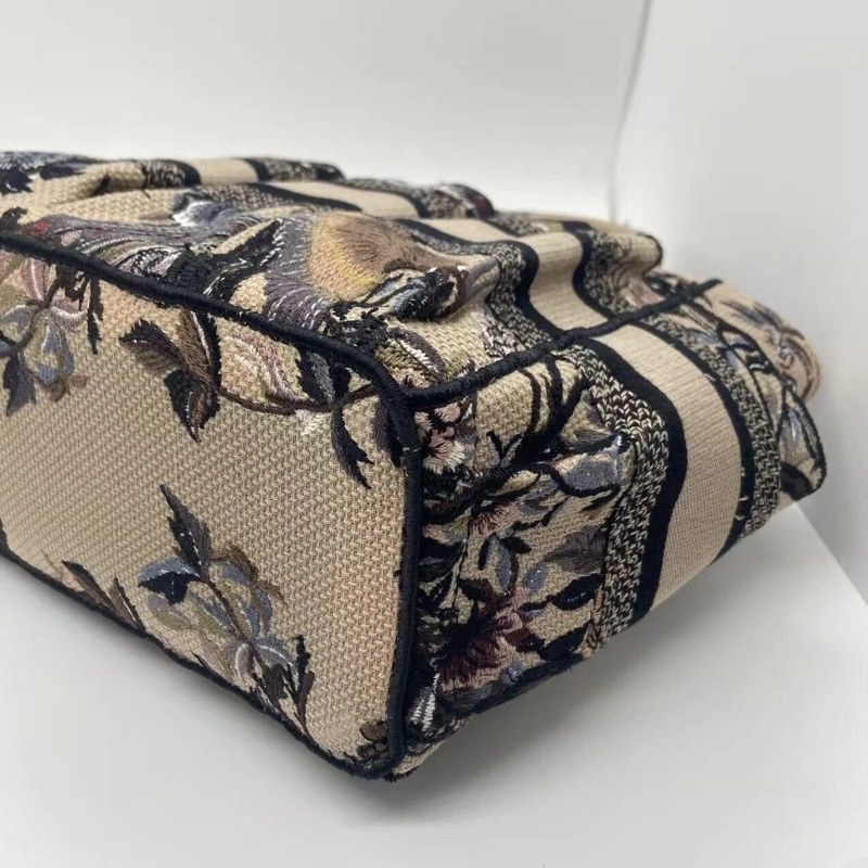 Dior 冬日花園 刺繡 book tote 手提包👜-3