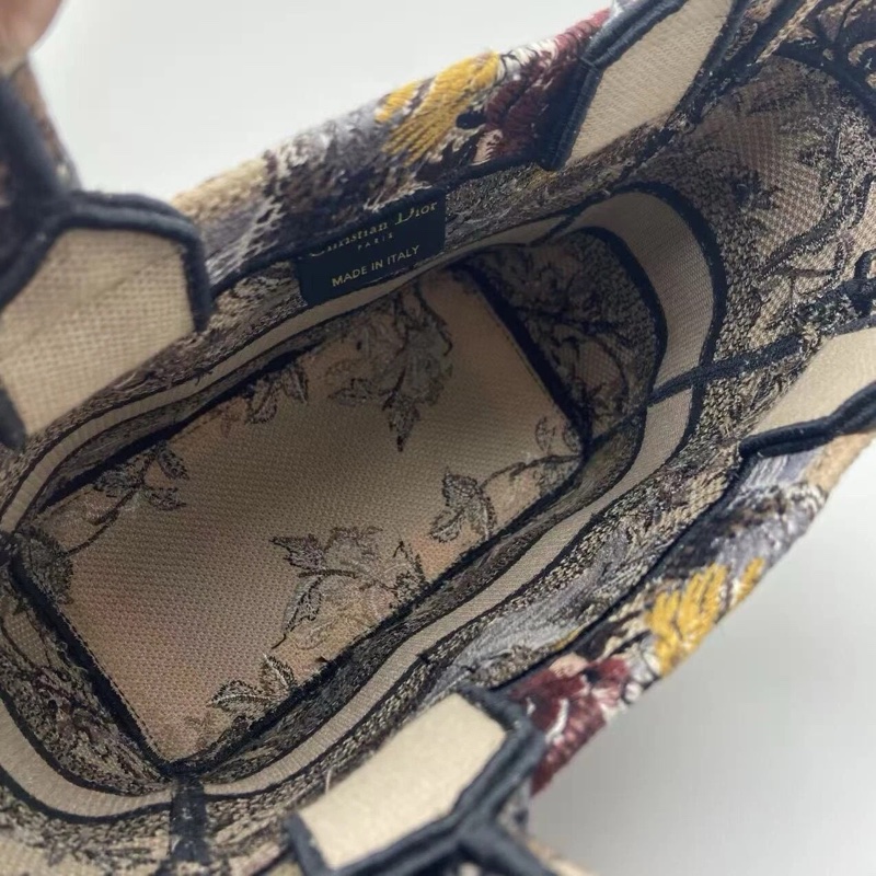 Dior 冬日花園 刺繡 book tote 手提包👜-4
