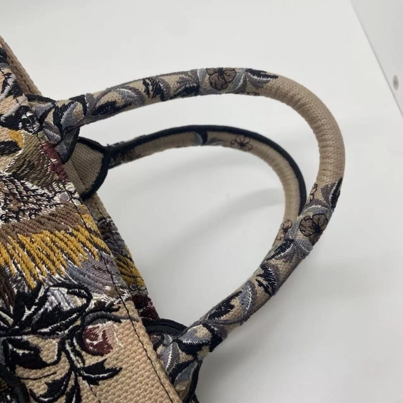 Dior 冬日花園 刺繡 book tote 手提包👜-6