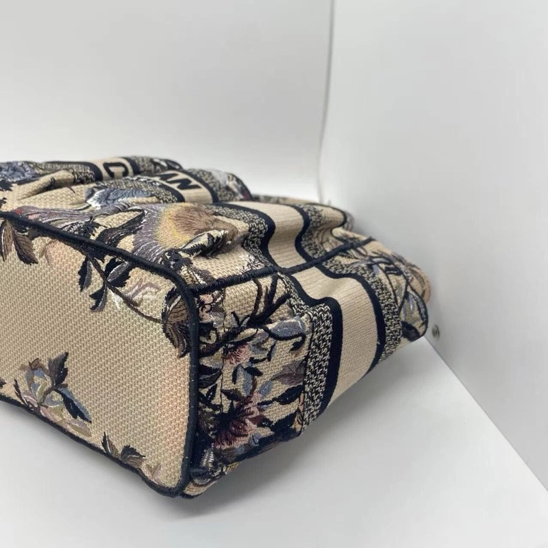 Dior 冬日花園 刺繡 book tote 手提包👜-7