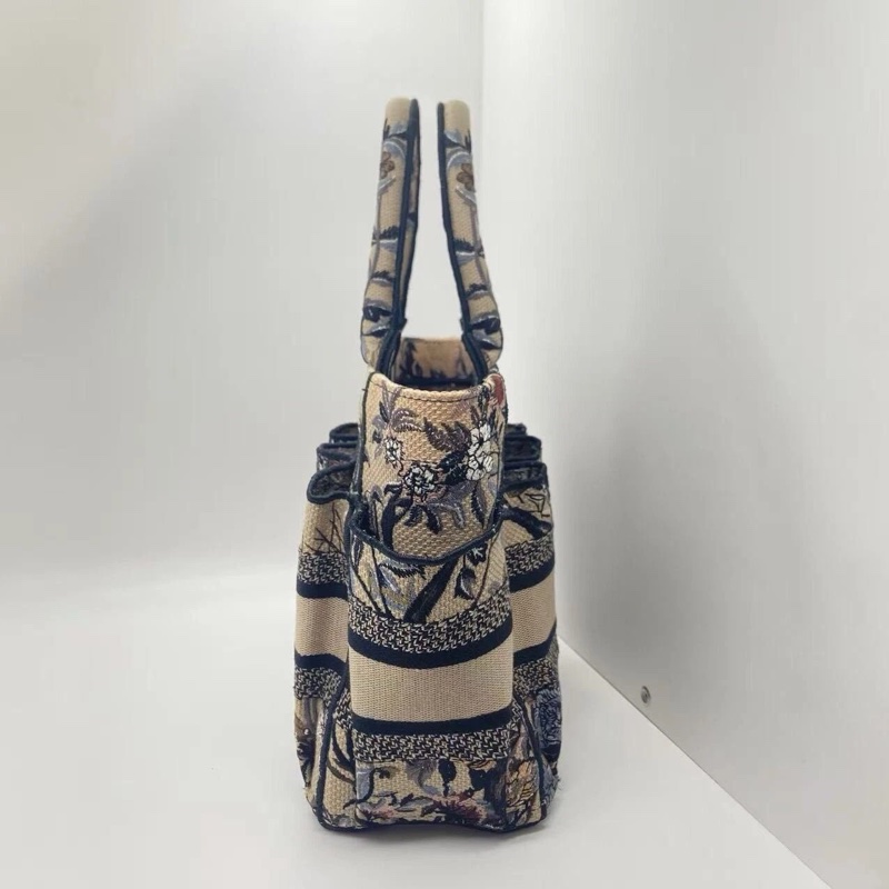 Dior 冬日花園 刺繡 book tote 手提包👜-8