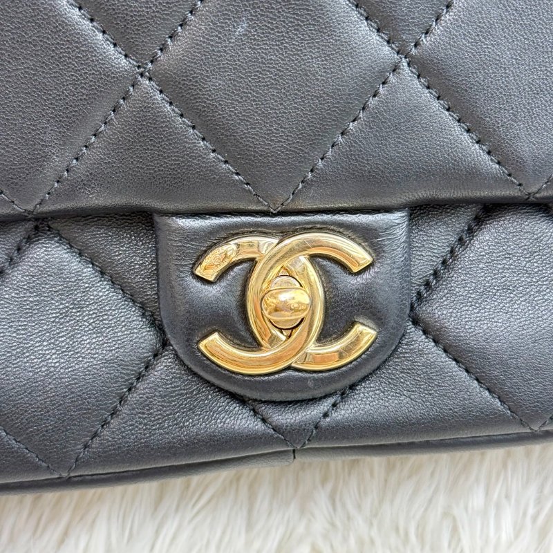 Chanel CLASSIC FLAP 黑色 菱格紋 羊皮 金扣 琺瑯鏈條 度假系列-6