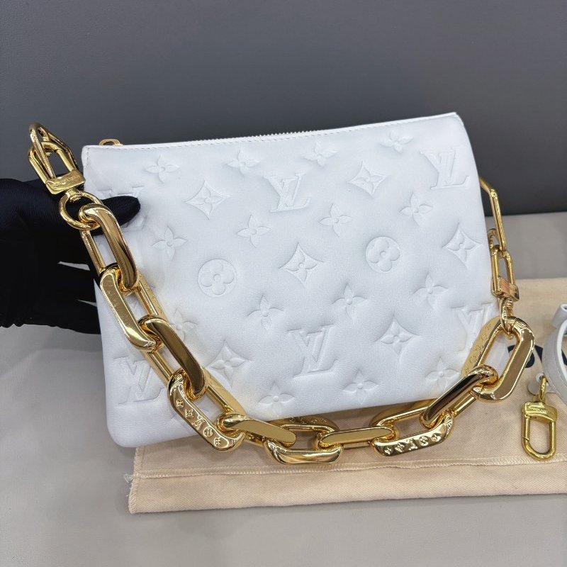 芯片款 路易威登/Louis Vuitton 白色全皮老花壓紋Coussin BB-1
