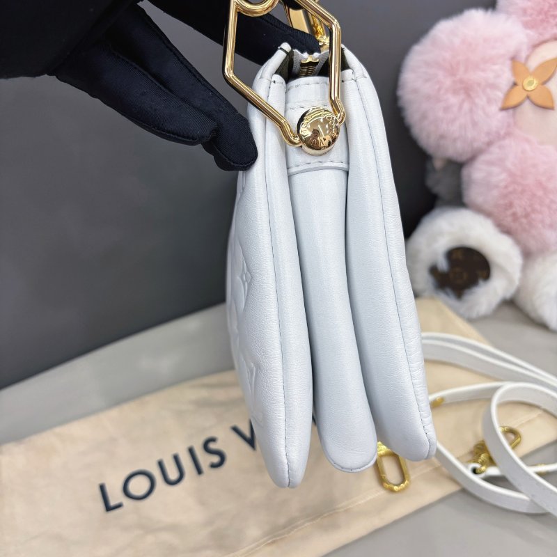 芯片款 路易威登/Louis Vuitton 白色全皮老花壓紋Coussin BB-2