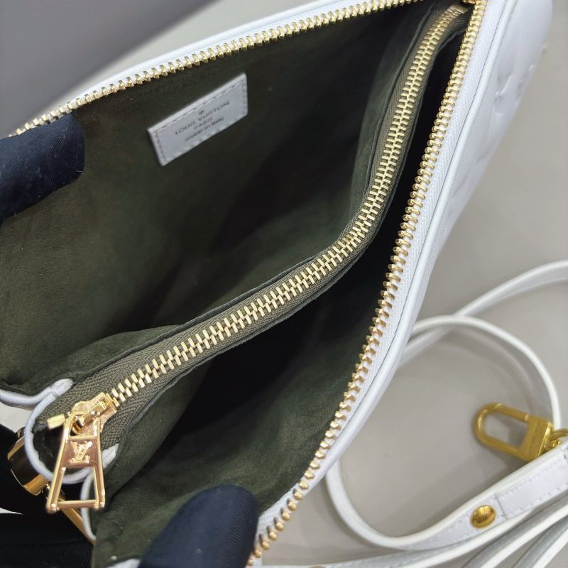 芯片款 路易威登/Louis Vuitton 白色全皮老花壓紋Coussin BB-9