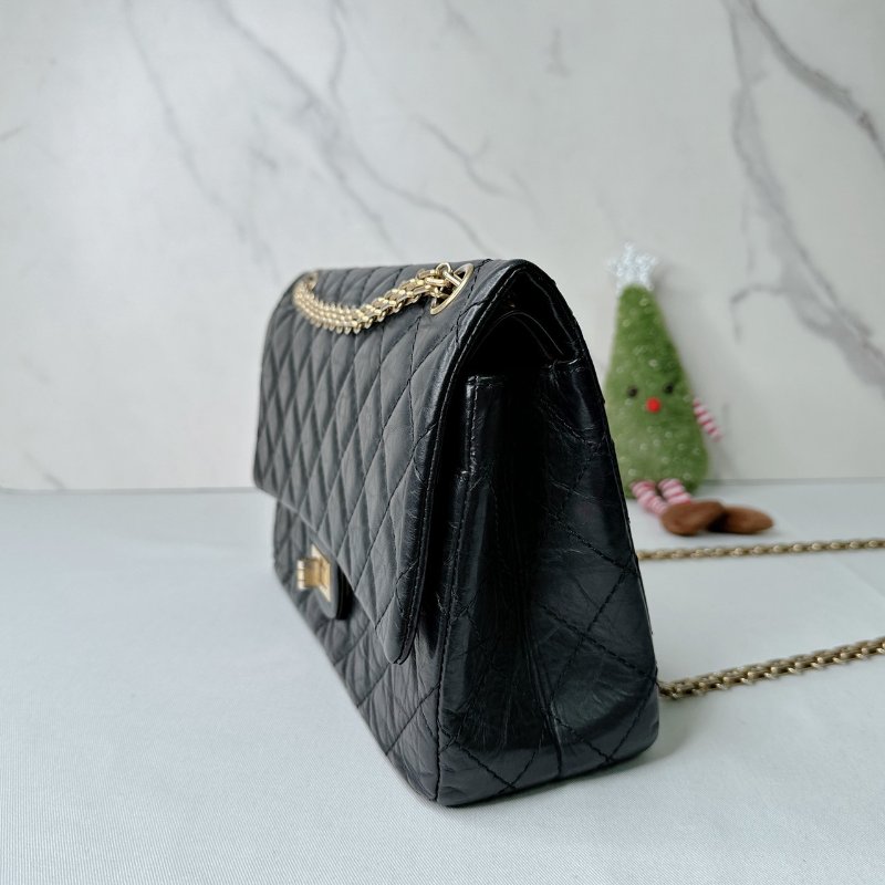 CHANEL 2.55黑金掀蓋鏈帶包-2