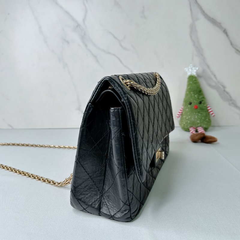 CHANEL 2.55黑金掀蓋鏈帶包-3