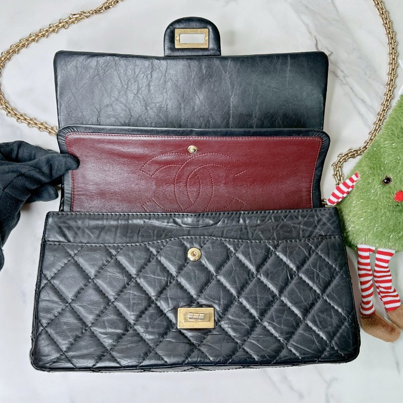 CHANEL 2.55黑金掀蓋鏈帶包-5
