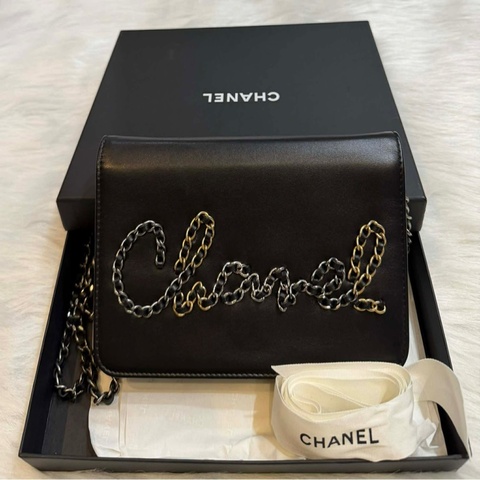 Chanel 黑色小牛皮皮穿鏈書寫 Logo WOC