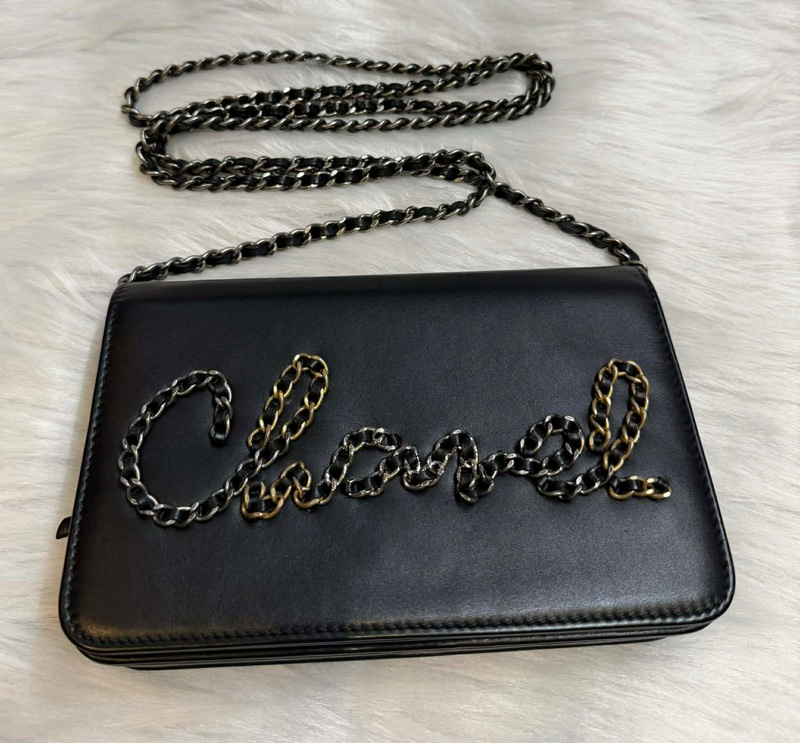 Chanel 黑色小牛皮皮穿鏈書寫 Logo WOC-2