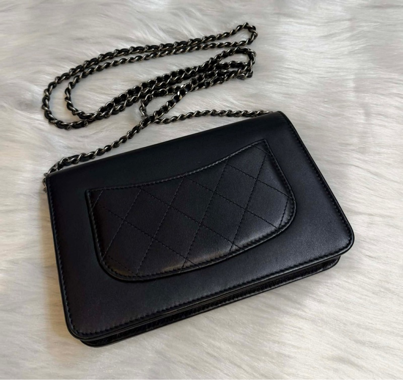 Chanel 黑色小牛皮皮穿鏈書寫 Logo WOC-4