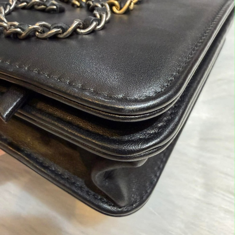Chanel 黑色小牛皮皮穿鏈書寫 Logo WOC-6