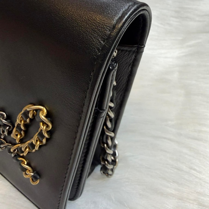 Chanel 黑色小牛皮皮穿鏈書寫 Logo WOC-8