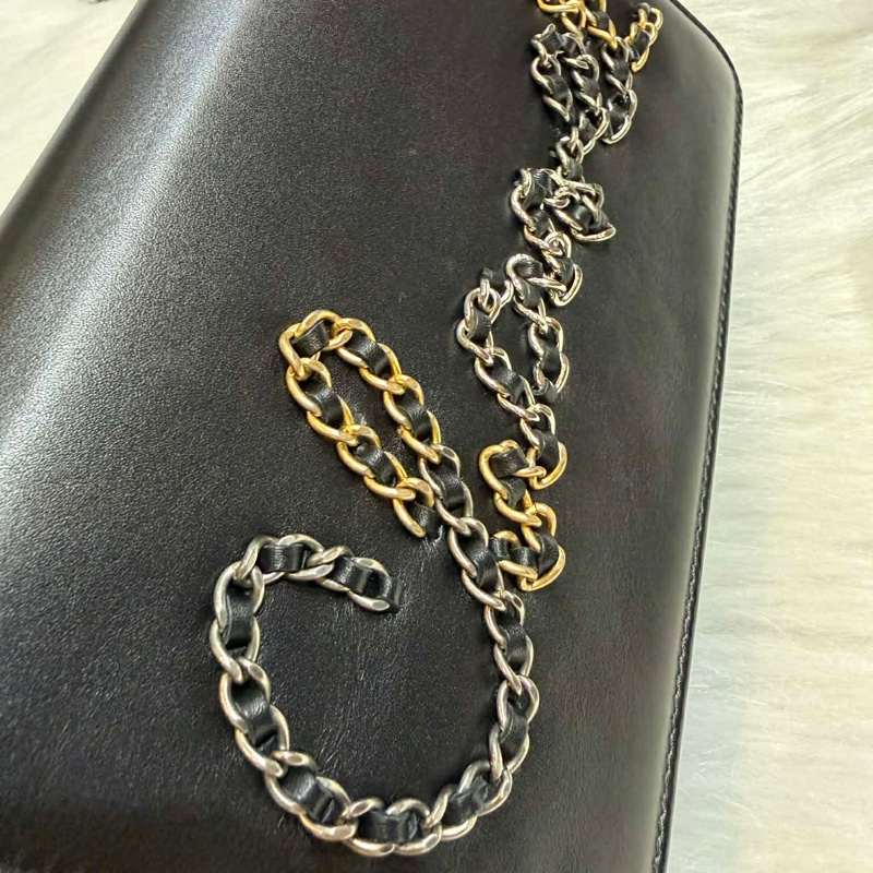 Chanel 黑色小牛皮皮穿鏈書寫 Logo WOC-12