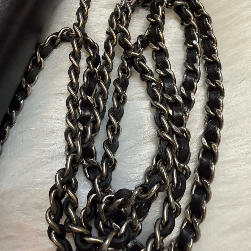 Chanel 黑色小牛皮皮穿鏈書寫 Logo WOC-13
