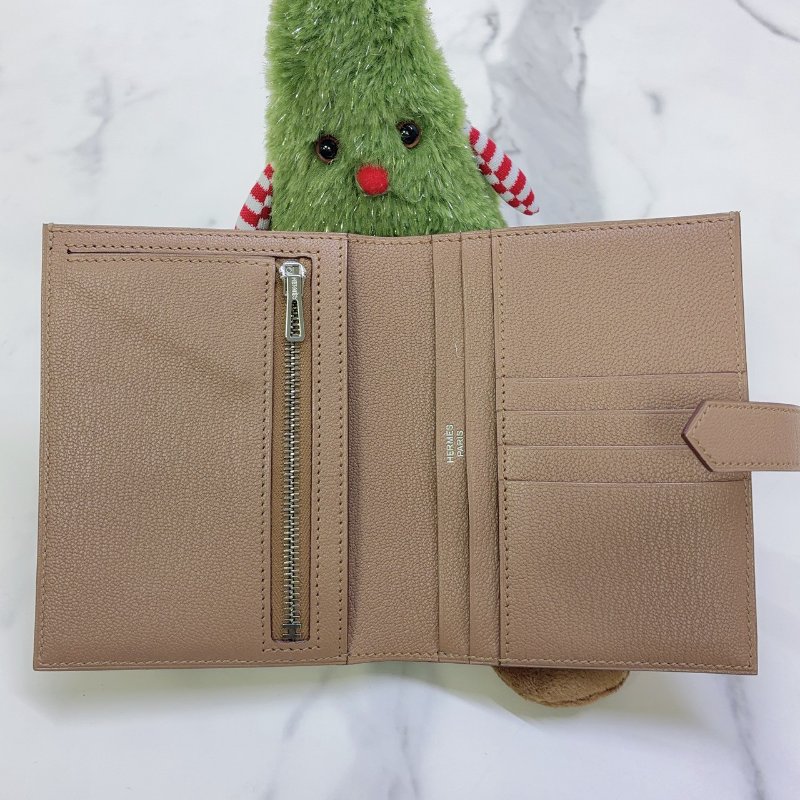 HERMES Bearn小牛皮經典H扣雙折短夾-4