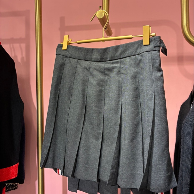 THOM BROWNE 經典學院風百褶短裙-2
