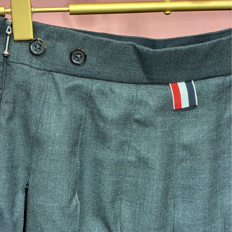 THOM BROWNE 經典學院風百褶短裙-3