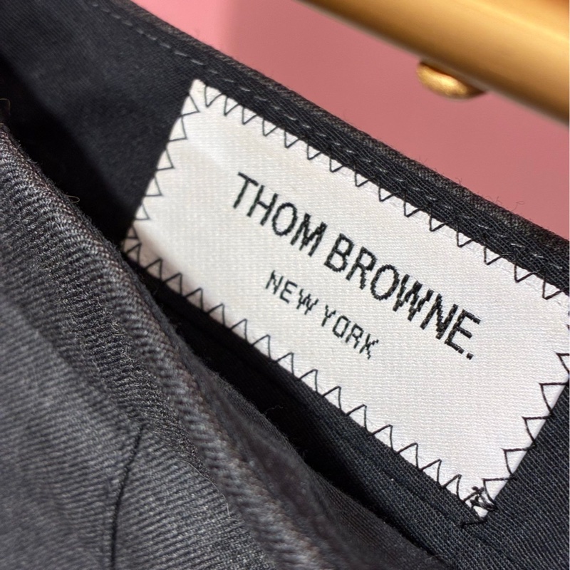 THOM BROWNE 經典學院風百褶短裙-4