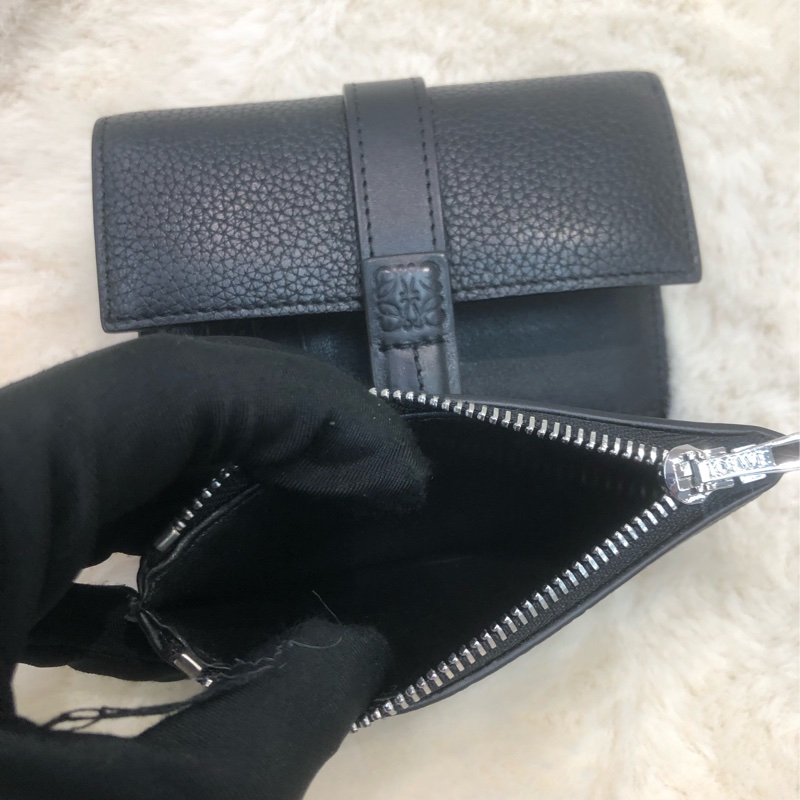 Loewe 黑色牛皮銀包 XC398-18