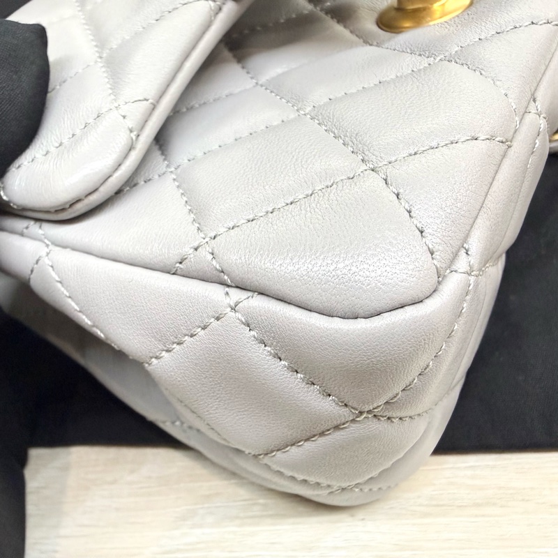 CHANEL✨淺灰羊皮金釦金球方胖 AS1786-12