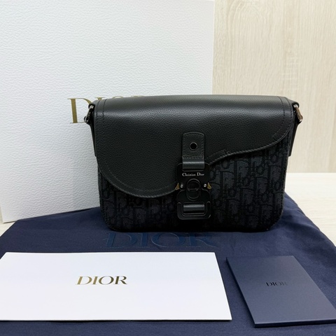 Dior黑色 Saddle 小型翻蓋郵差包1ADPO049YKS