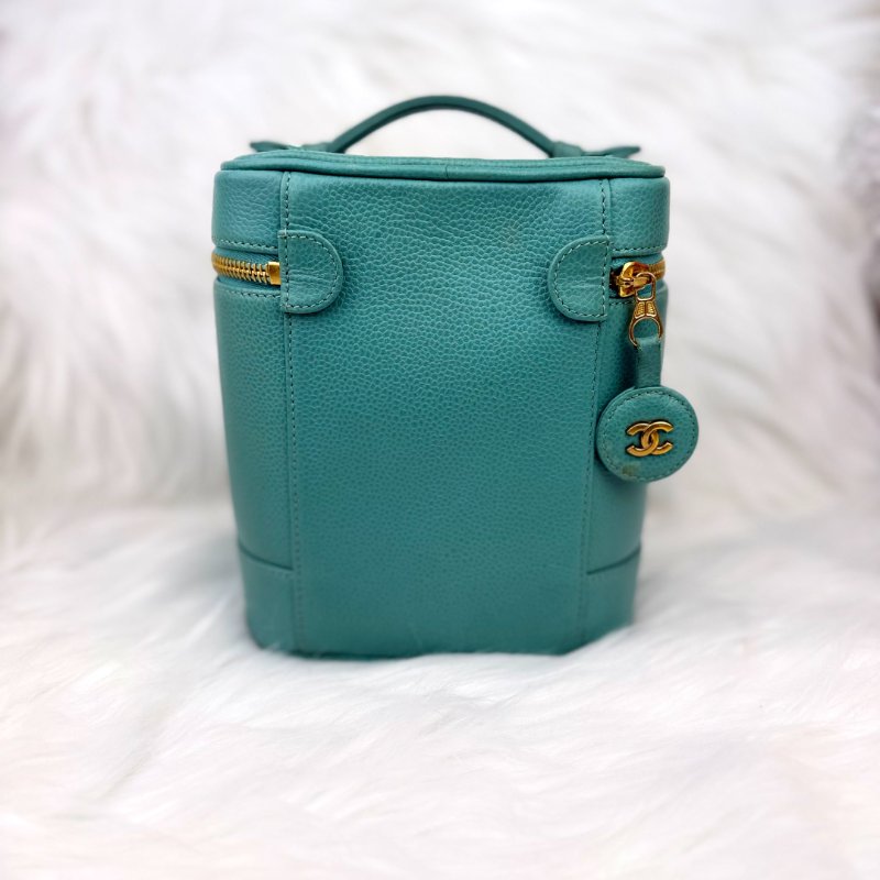 Chanel Vanity Case 化妝包 綠色 牛皮 中號 豎版-1