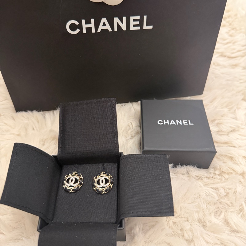 Chanel 皮穿鏈水鑽耳環-10