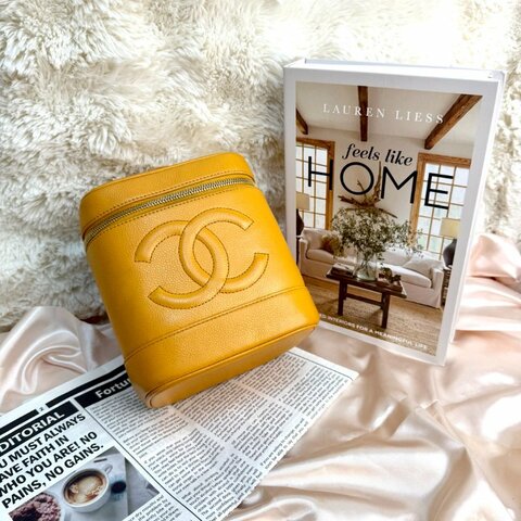 Chanel Vanity Case 化妝包 黃色 牛皮 中號 豎版