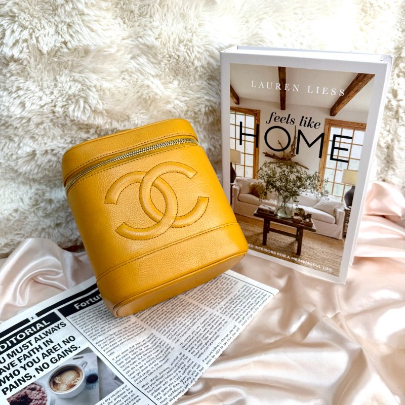 Chanel Vanity Case 化妝包 黃色 牛皮 中號 豎版-0
