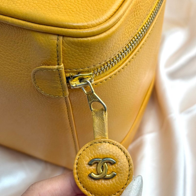 Chanel Vanity Case 化妝包 黃色 牛皮 中號 豎版-6