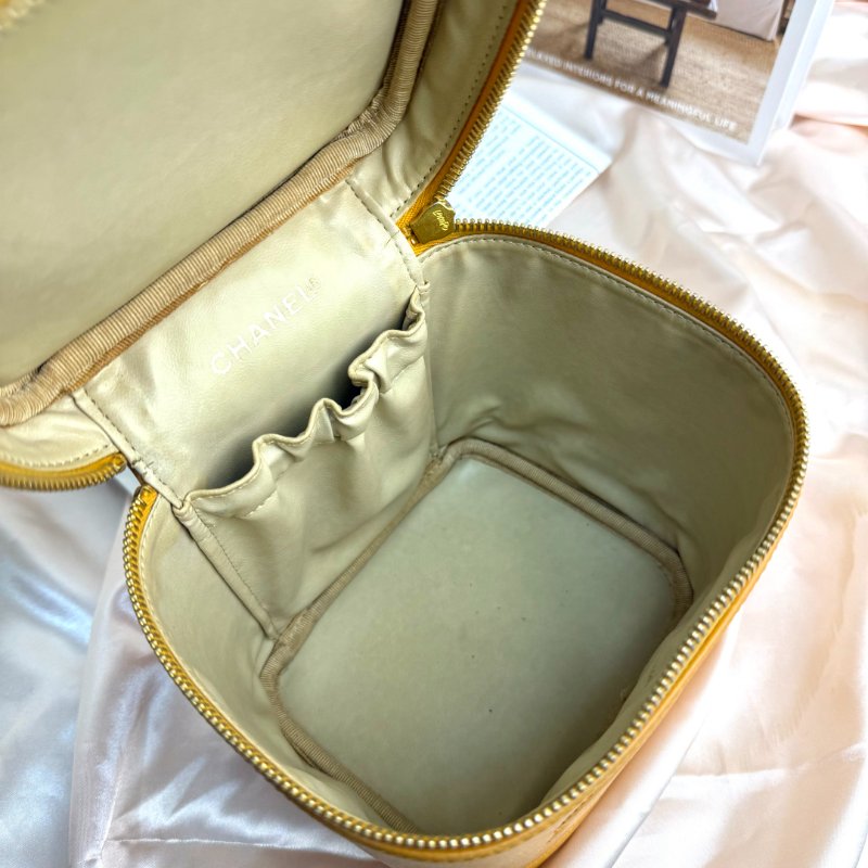 Chanel Vanity Case 化妝包 黃色 牛皮 中號 豎版-7