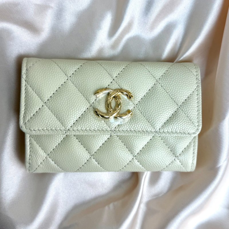 Chanel 26P 魚子醬卡包銀包 金色浮雕logo-1