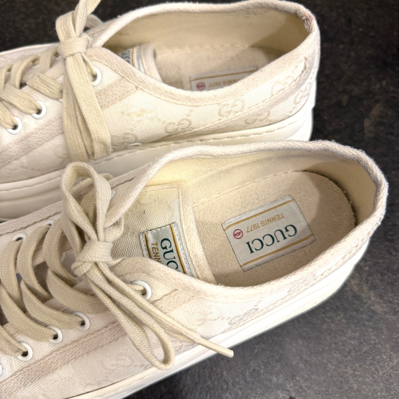gucci米色滿版logo帆布鞋-11