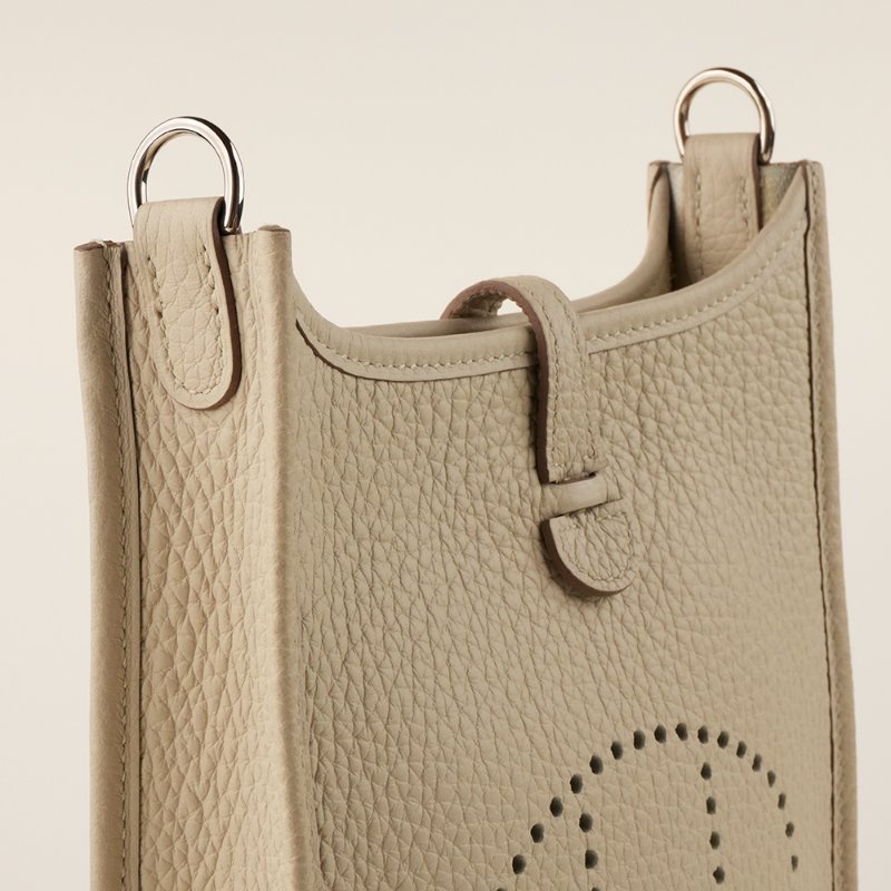 KÉSH 凱仕國際精品【高級奶茶色、日常百搭首選】HERMÈS Evelyne Mini TPM 愛馬仕奶茶色銀釦依芙琳斜背包|B 刻 2023 年-2