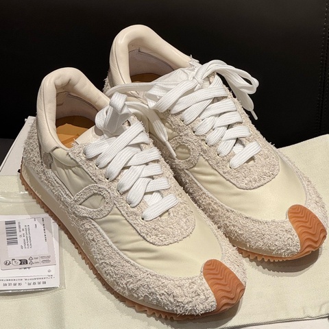 未使用loewe 羅意威 Flow Runner 麂皮德訓鞋38碼👟淺白色
