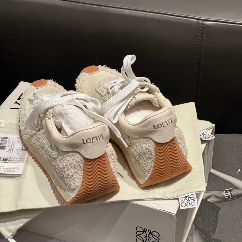 未使用loewe 羅意威 Flow Runner 麂皮德訓鞋38碼👟淺白色-2