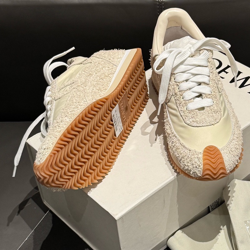 未使用loewe 羅意威 Flow Runner 麂皮德訓鞋38碼👟淺白色-3