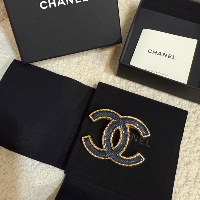 Chanel 牛仔 單寧 胸針-1