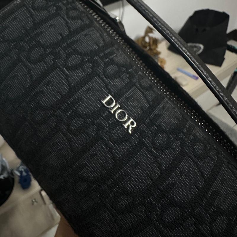 Dior 圓筒小包 男女皆可背😻-0
