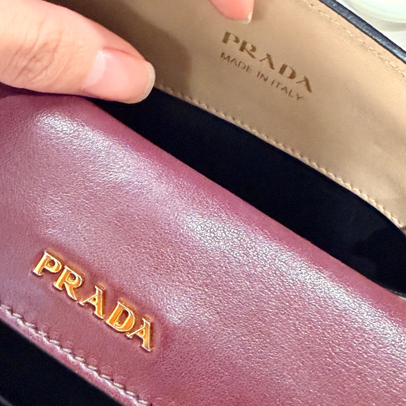 Prada 皮革 硬挺粉藕色 氣質名媛 手提包 肩背包 大容量 上班族 約會必備-12