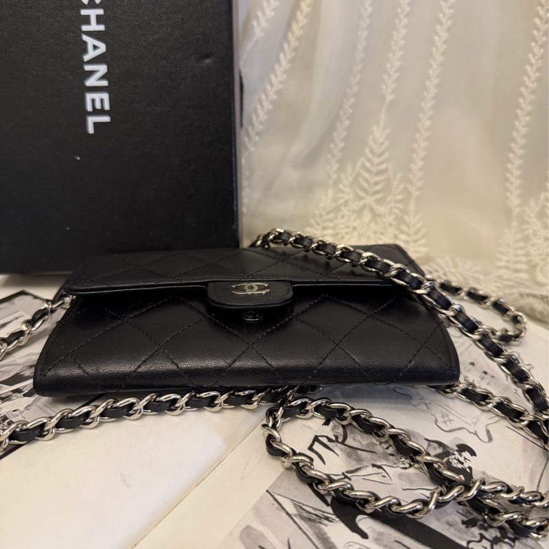 香奈兒 黑色 黑色皮革 菱格 羊皮 黑色皮革 雙c 經典款 長夾 錢包 chanel WOC手袋 側斜包 孭背包 長夾 單肩包 包包 鏈條錢包 chanel black bag-4