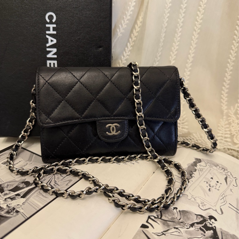 香奈兒 黑色 黑色皮革 菱格 羊皮 黑色皮革 雙c 經典款 長夾 錢包 chanel WOC手袋 側斜包 孭背包 長夾 單肩包 包包 鏈條錢包 chanel black bag-7