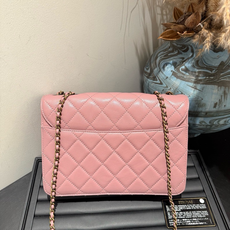 Chanel 16p深粉色羊皮lock口蓋包 附件：22開保卡  🈚附件-1